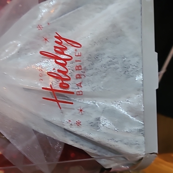 Holiday Barbie - Picture 4 of 7